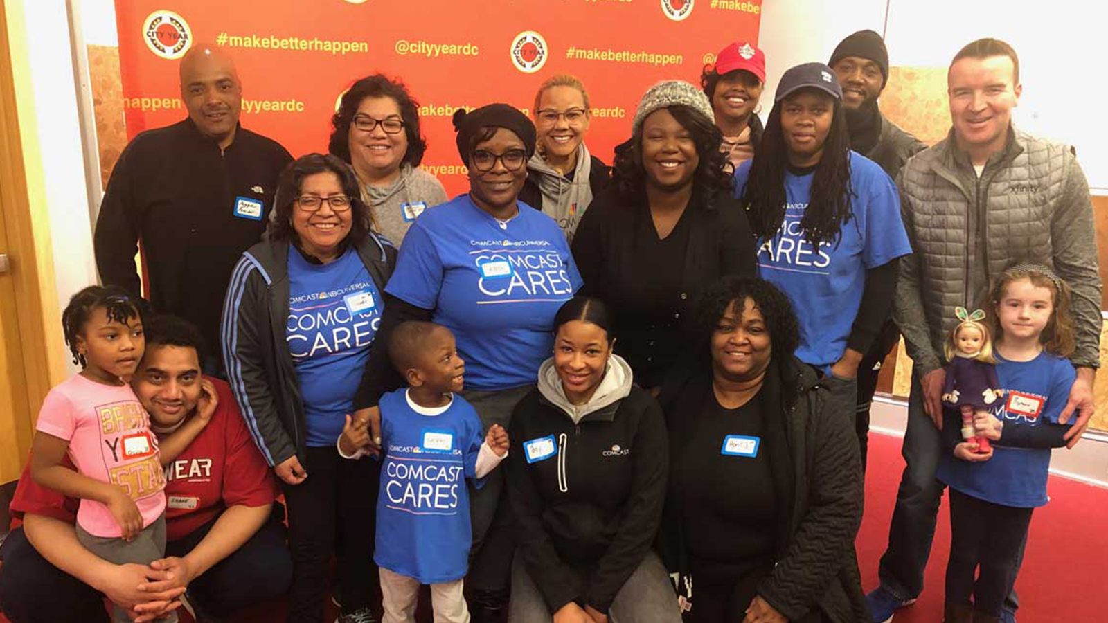 A group of Comcast employees and youth.